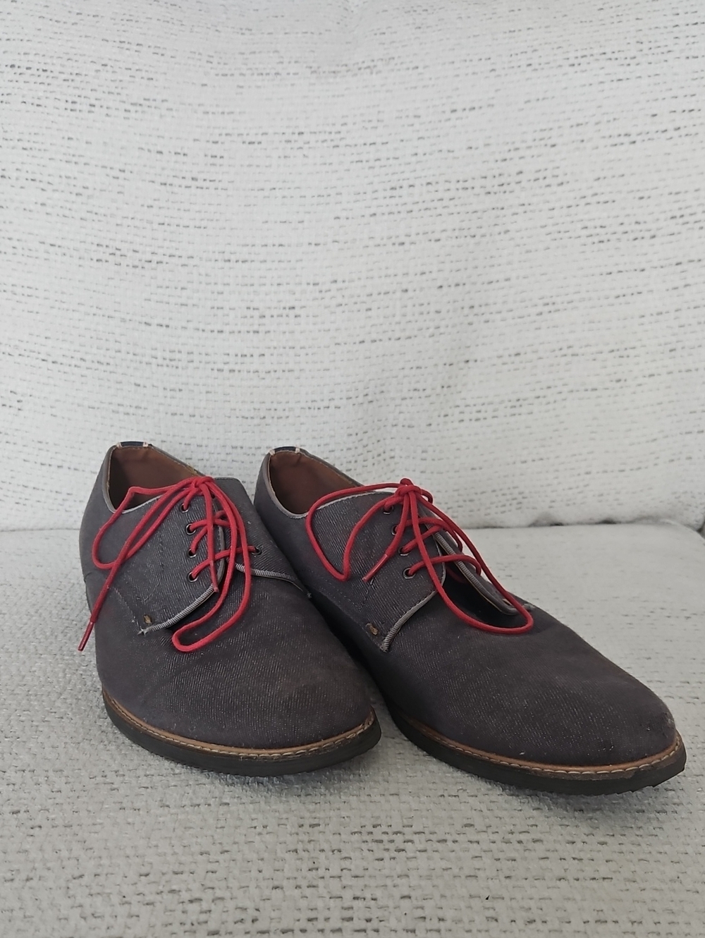 Steve Madden Gray Canvas Oxfords with Red Laces